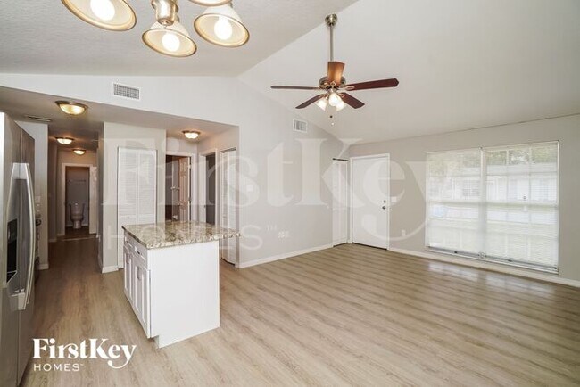 Foto del edificio - 6841 Willits Ave