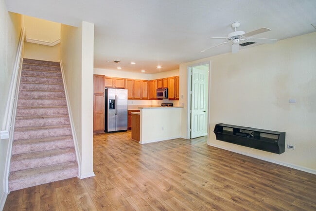 Building Photo - 1020 E Longport Cir