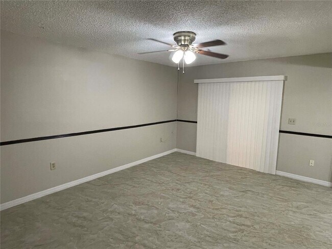 Foto del edificio - 1000 Lake of the Woods Blvd