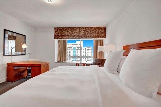 Building Photo - 1435 Brickell Ave