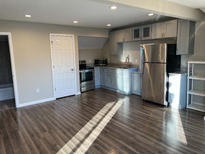 6037 37th Ave Unit Upper, Kenosha, WI 53142 Room for Rent in Kenosha