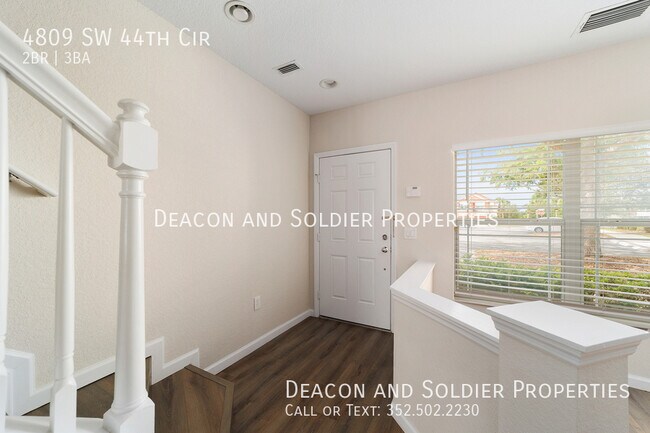 Building Photo - 4809 SW 44th Cir