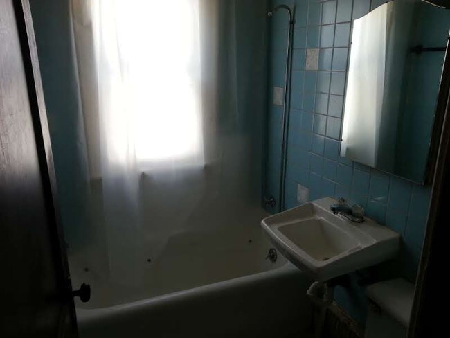 Foto del edificio - 3739 W State St