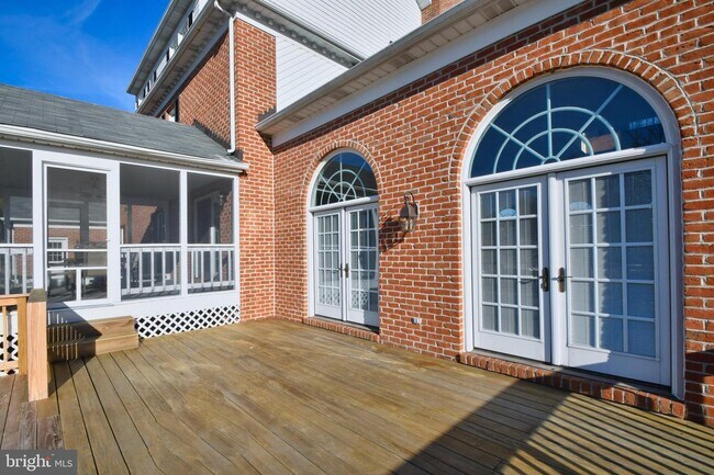 Building Photo - 2310 Kings Arms Dr