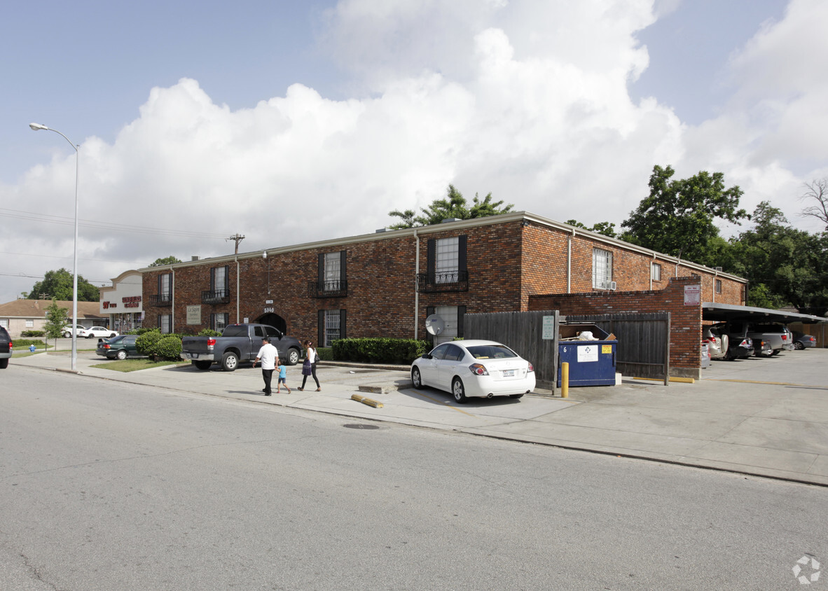 Primary Photo - Le Sajon Apartments