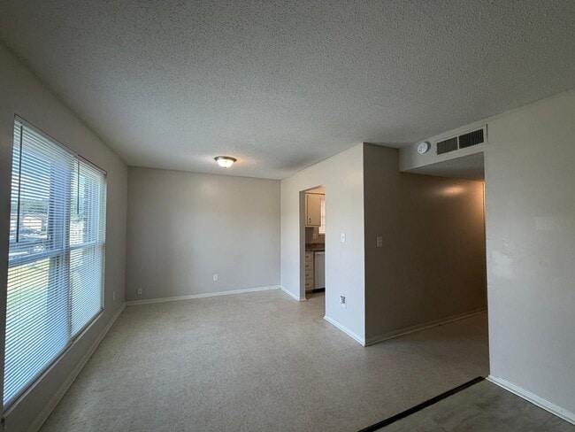 Foto del edificio - 2218 Jonathan Dr NW