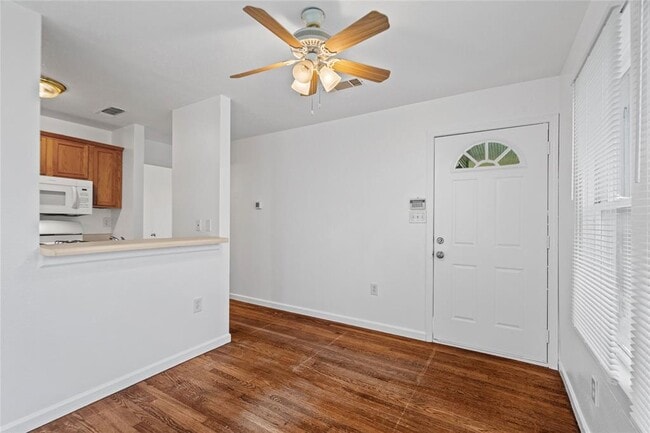 Building Photo - 1307 Concho St