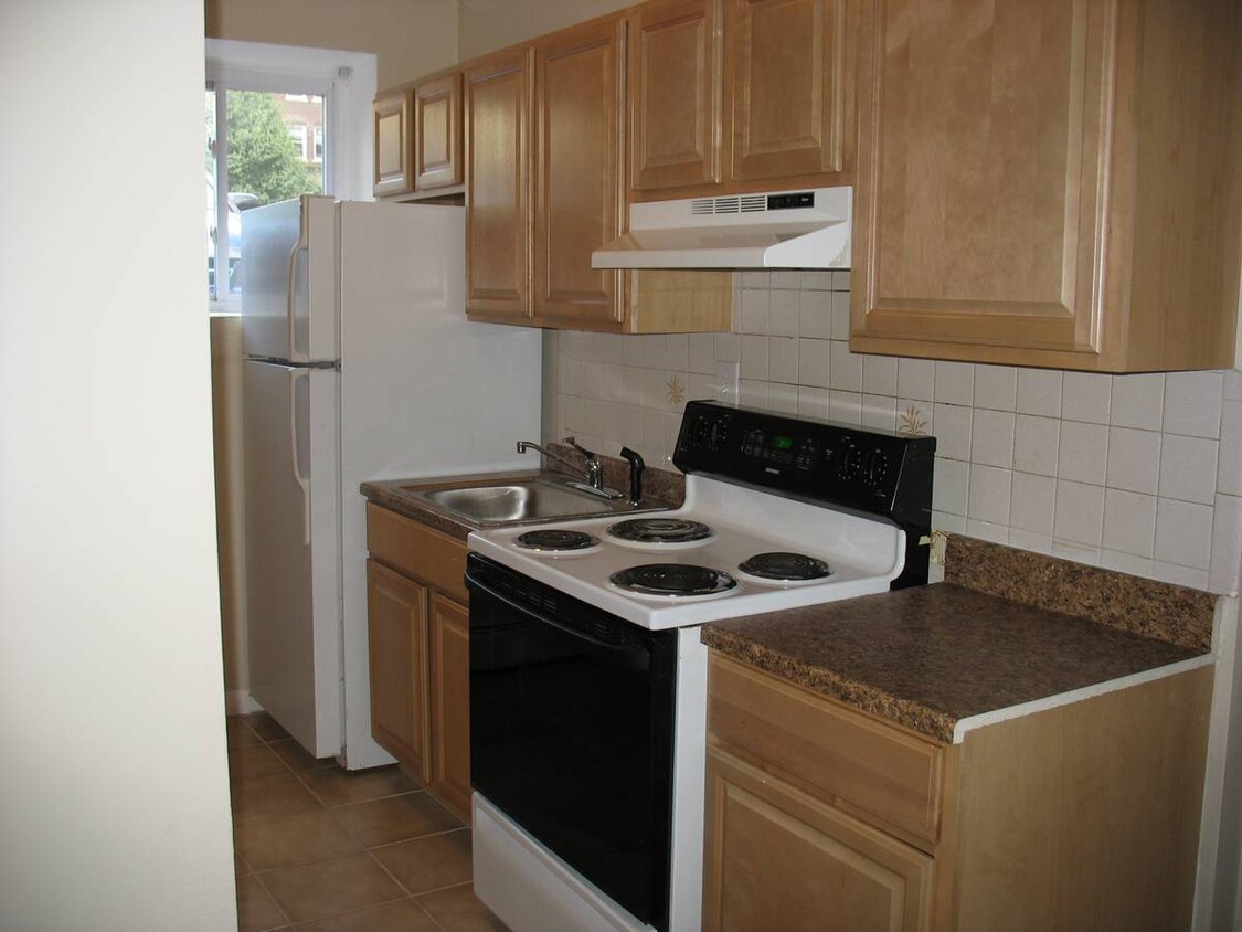 Primary Photo - 1577 Commonwealth Ave