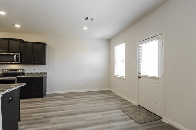 Building Photo - 8411 Bermuda Blue Rd