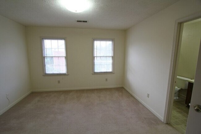Building Photo - 5288 Weyden Ct