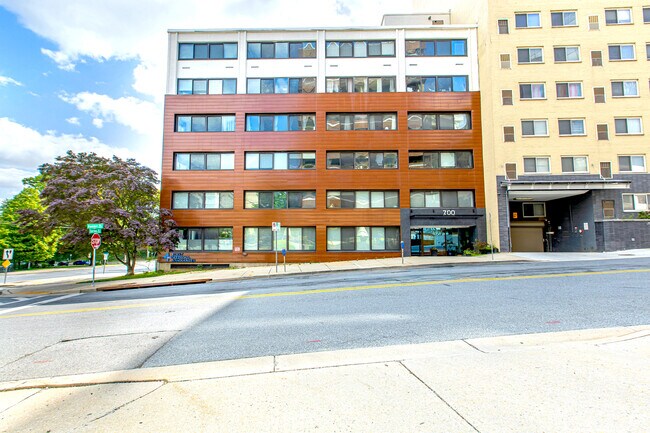 Building Photo - 700 Roeder Rd