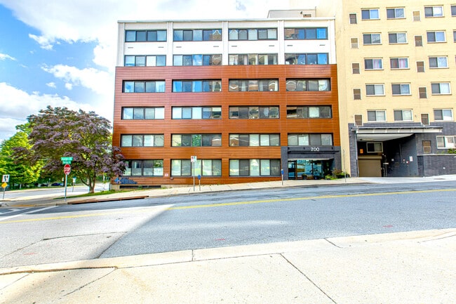 Building Photo - 700 Roeder Rd