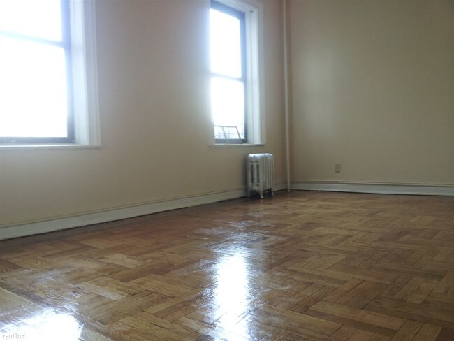 Building Photo - 270 E 95th St