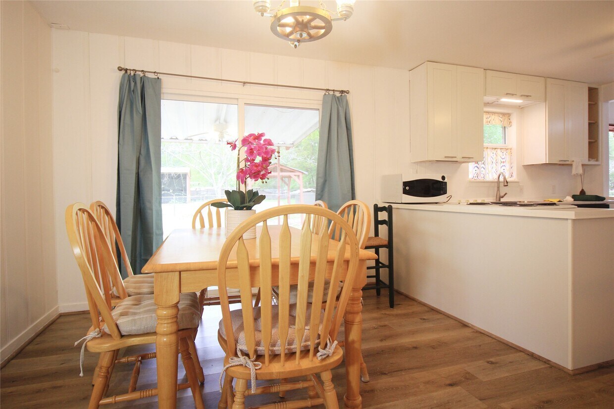 Foto del edificio - 9137 White Oak Dr