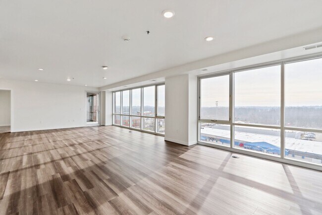 Foto del edificio - $1,950 | 1 Bedroom, 2 Bathroom Condo | Pet Friendly* | Available for Immediate move-in!