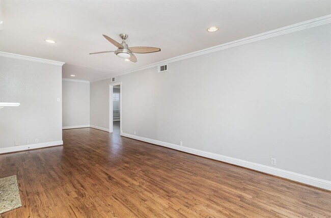 Building Photo - 5222 Fleetwood Oaks Ave