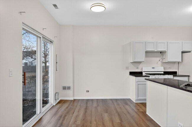 Foto del edificio - 708 Meadowridge Dr