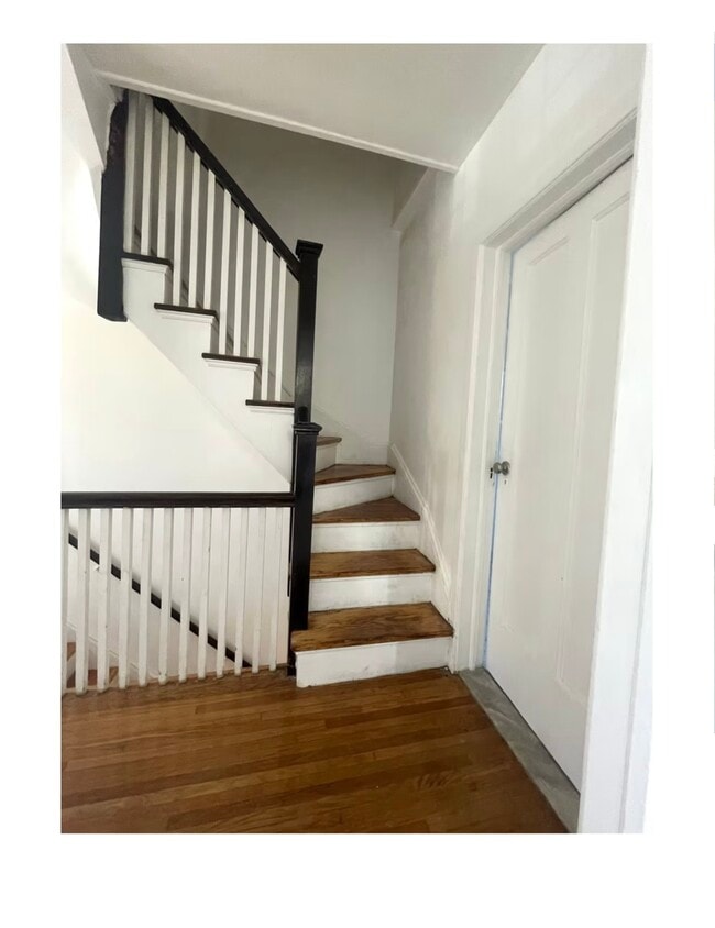 Foto del edificio - 3338 Bainbridge Ave