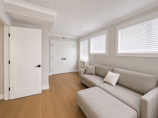 Foto del edificio - 13 Greylock Rd