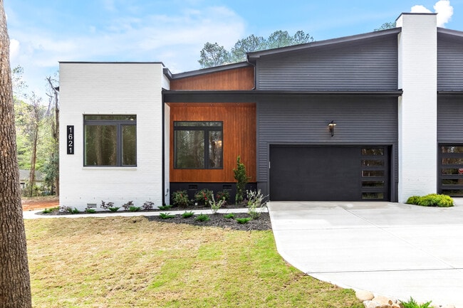 Building Photo - 1613 Bruce Cir