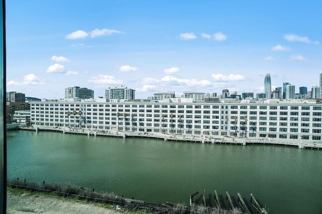 Foto del edificio - Premier Luxury Living with Water Views