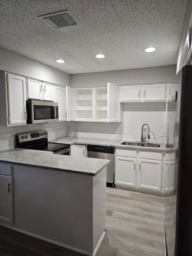 Building Photo - 3219 Myatt Ln