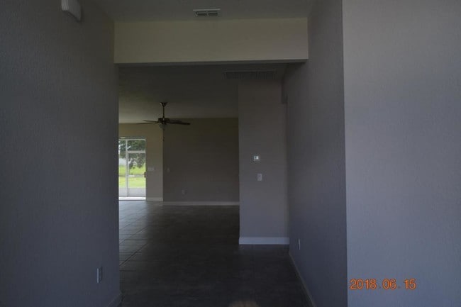 Building Photo - 146 Eloise Oaks Dr