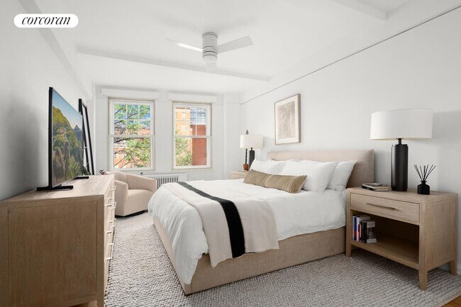 Foto del edificio - 302 W 12th St