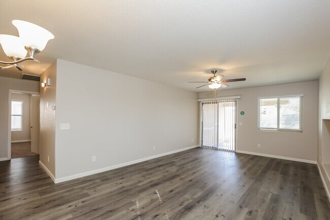 Foto del edificio - 1074 E Silversmith Trail