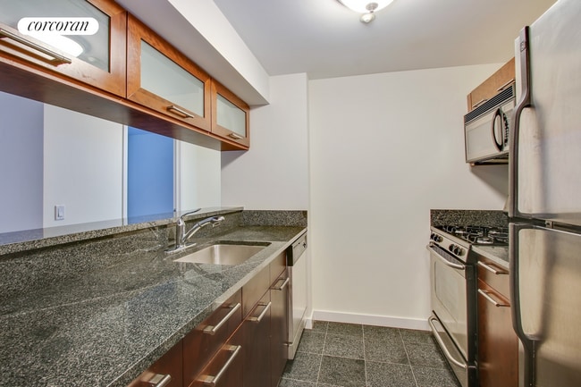 Building Photo - 121 E 23rd St