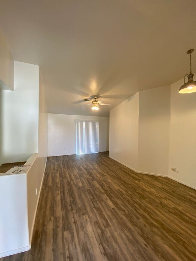 Building Photo - Charming 3 Bedroom Home For Rent