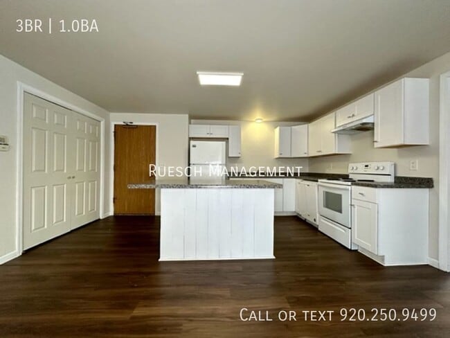 Building Photo - Beautiful 3 Bedroom 1 Bath Upper Level Apa...