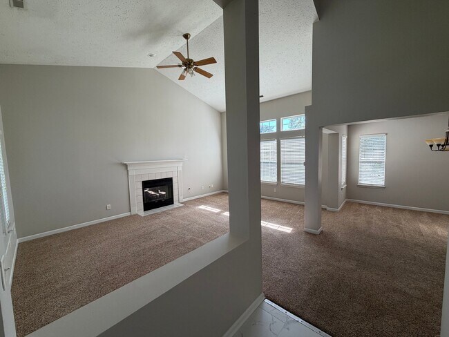 Building Photo - 14173 Jasmine Ct