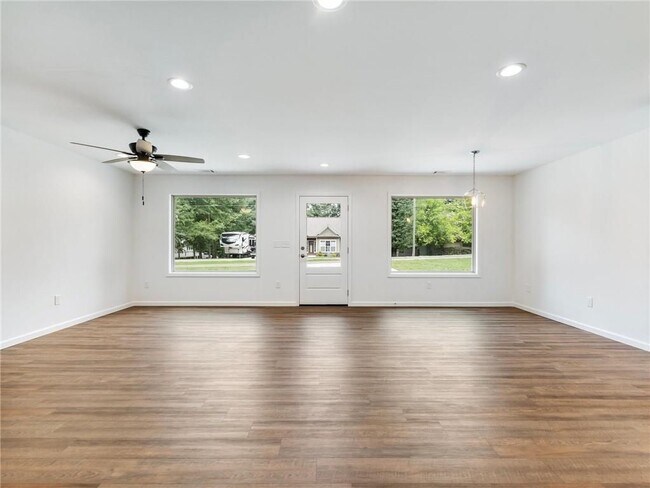 Building Photo - 8083 Beachwood Dr