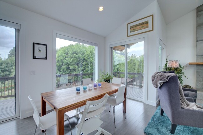 Building Photo - 4Bd/3.5Ba Kirkland House