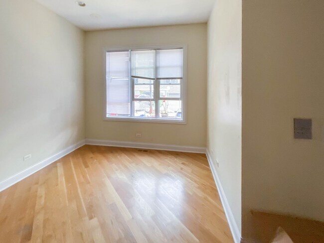 Foto del edificio - 3247 N Seminary Ave
