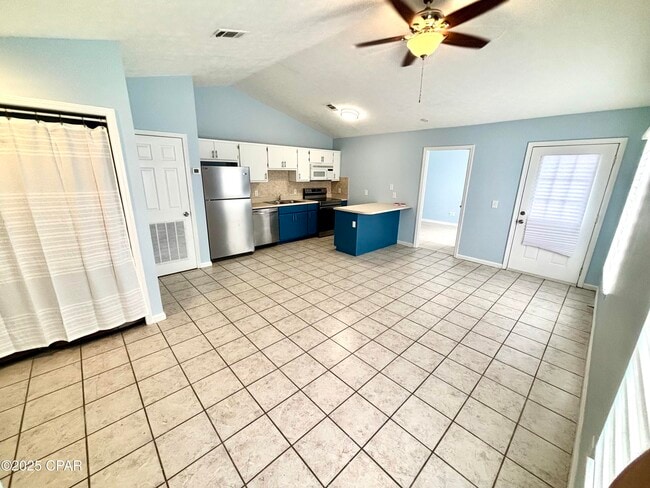 Building Photo - 5526 Sunset Ave