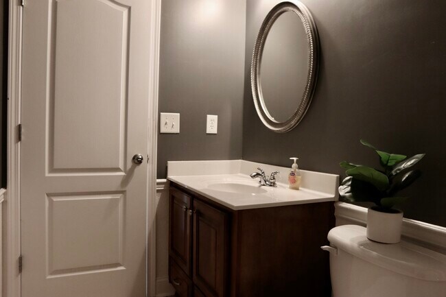 Building Photo - 202 Gemstone Ct