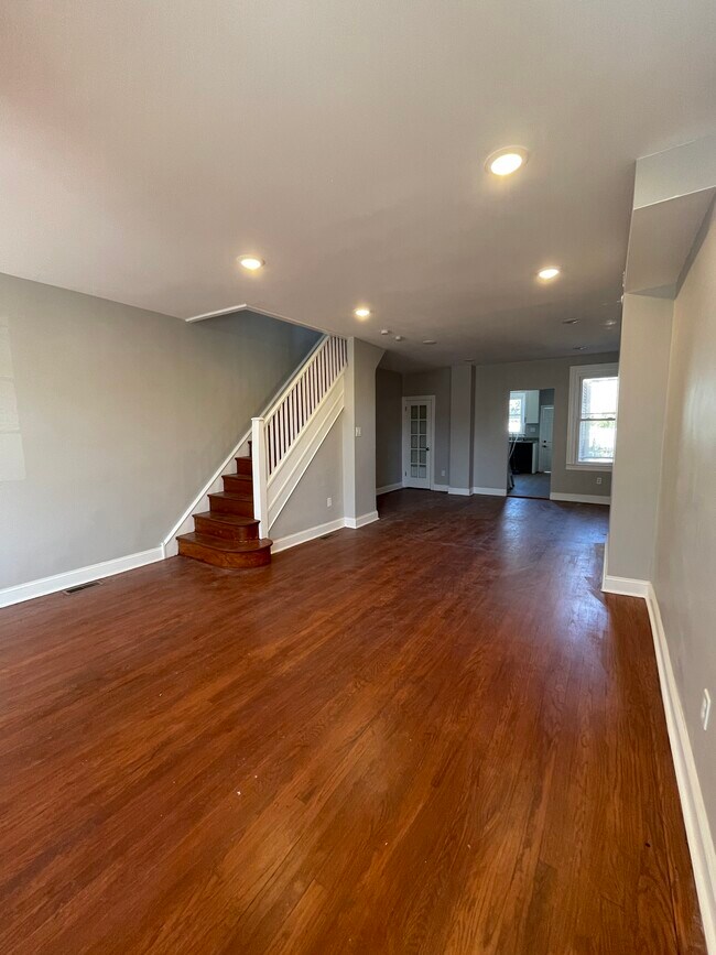 Building Photo - 555 Marwood Rd