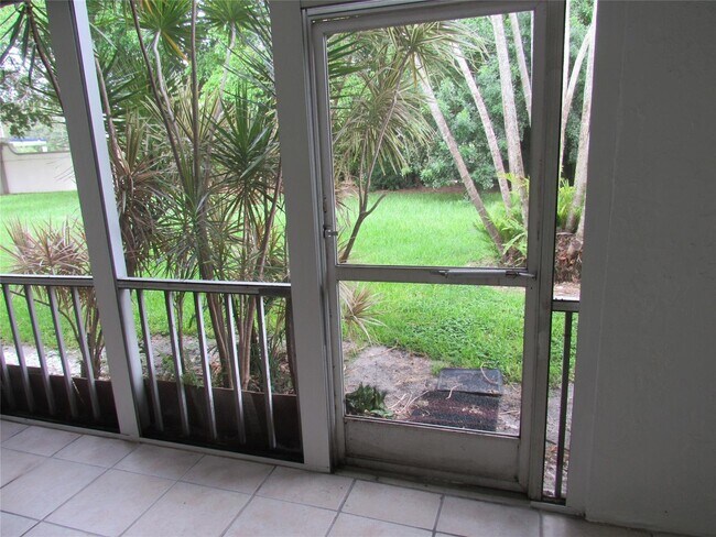 Foto del edificio - 1102 Bahama Bend Apt #E1, Coconut Creek, F...