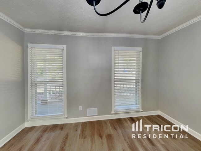 Building Photo - 125 Tanglewood Dr