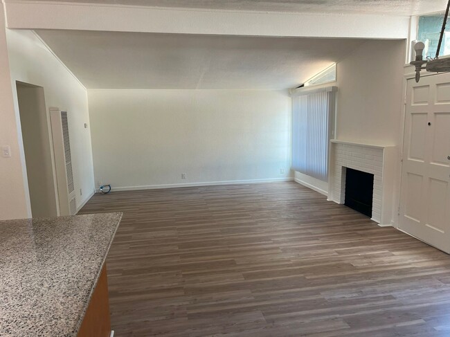 Building Photo - BEAUTIFUL CUL-DE-SAC HOME WITH LARGE PRIVA...