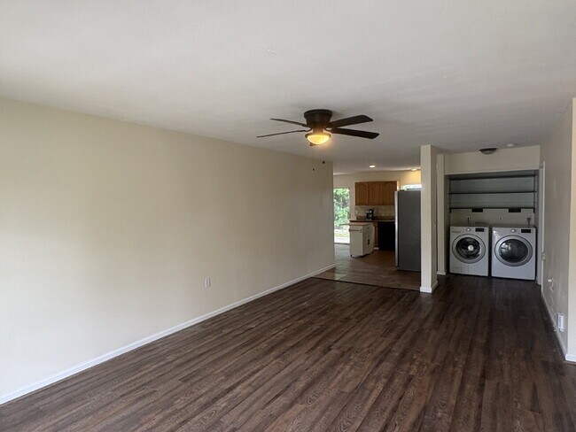 Foto del edificio - 3-Bed, 2 Baths, 2 Living Ares With Cozy Fireplace in San Antonio!"