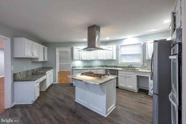 Foto del edificio - 5035 Timberwood Trail