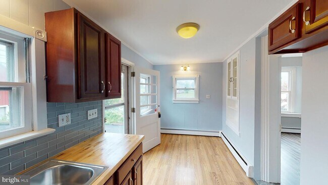 Foto del edificio - 724 MORWOOD Rd