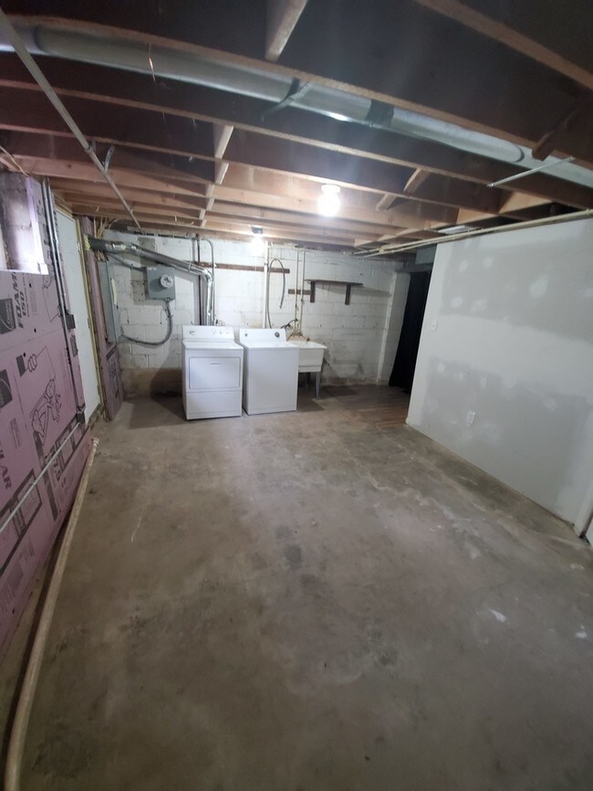 Building Photo - Newly Renovated Town Home In Dundalk