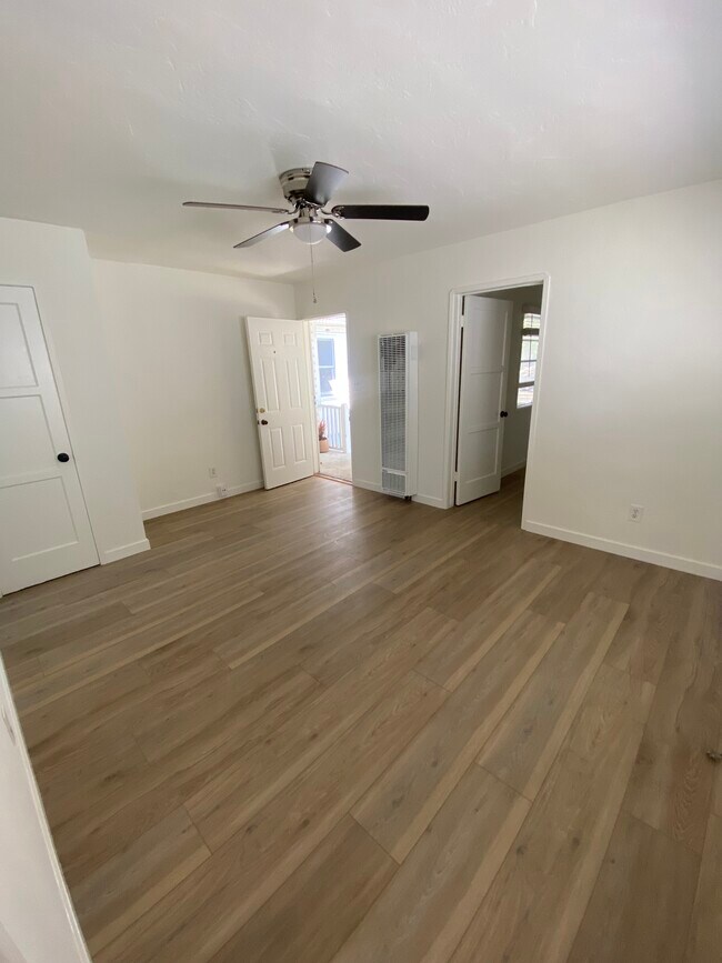 Building Photo - 821 Amapola Ave