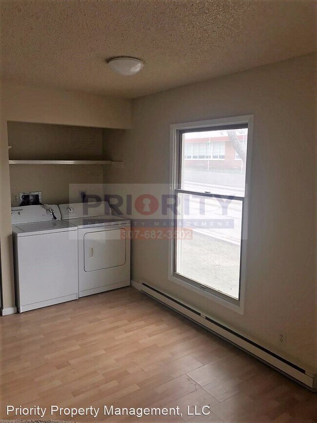 Building Photo - 2 br, 1 bath House - 302 E Converse St