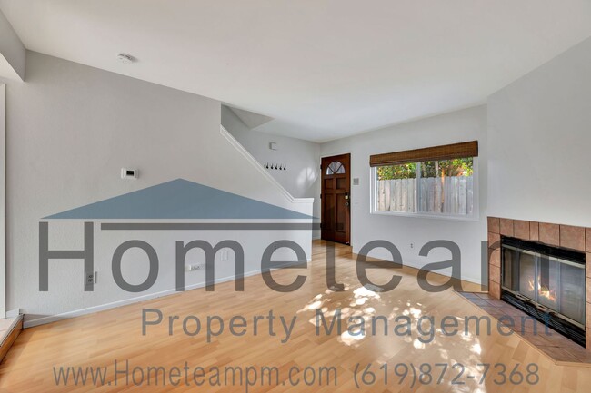 Foto del edificio - 2 BR/ 2 BA 1009 SQFT University Heights / ...