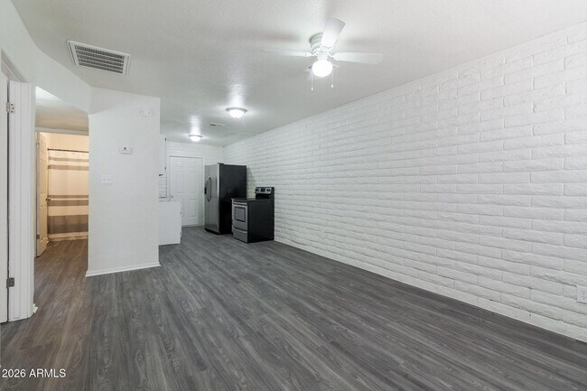 Foto del edificio - 3111 W Jefferson St